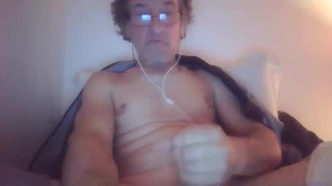 Snapshot of scotchwhieskie chatting on 11-23-25, 12:32 scotchwhieskie online show from 11-23-25, 12:32