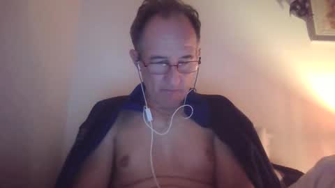 Snapshot of scotchwhieskie chatting on 12-14-25, 11:20 scotchwhieskie online show from 12-14-25, 11:20