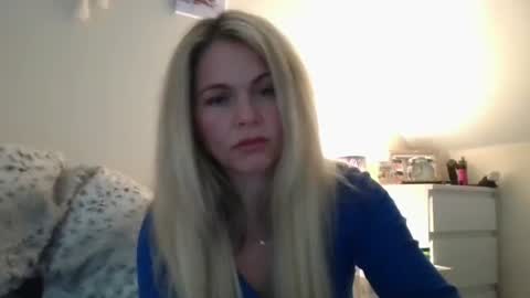 Snapshot of scottishlass1985 chatting on 03-09-26, 11:36 Scottishlass1985 online show from 03-09-26, 11:36