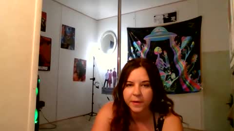 Snapshot of screamqueenp chatting on 05-25-26, 06:08 PennyWise online show from 05-25-26, 06:08