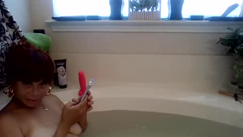 Snapshot of scrlttxrose chatting on 07-28-26, 07:39 Heyy Strawberry online show from 07-28-26, 07:39