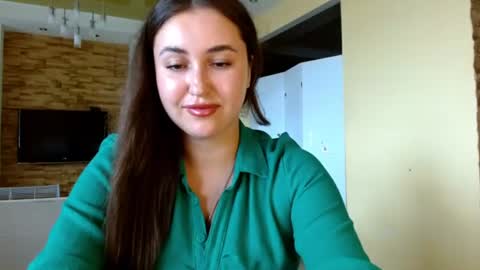Elizabeth  online show from 06-15-26, 09:00