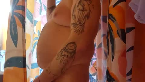 Snapshot of seanjohnson420 chatting on 11-11-25, 07:25 sean online show from 11-11-25, 07:25