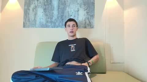 Snapshot of sebass_r chatting on 01-09-26, 01:14 sebass_r online show from 01-09-26, 01:14