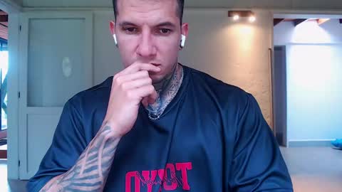 Snapshot of sebastian_muss chatting on 05-16-26, 11:53 Sebastian online show from 05-16-26, 11:53