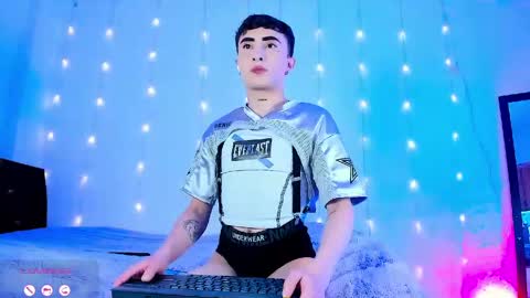     .  INDEPENDENT MODEL online show from 06-06-26, 10:14