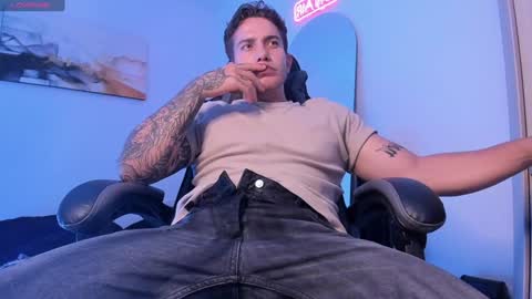 Snapshot of sebastianortizm chatting on 01-14-25, 12:11 Lucian Sinclair online show from 01-14-25, 12:11