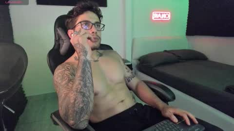 Lucian Sinclair online show from 11-26-25, 02:56