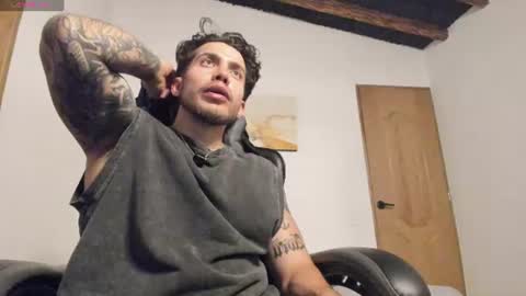 Snapshot of sebastianortizm chatting on 06-26-26, 02:27 Lucian Sinclair online show from 06-26-26, 02:27