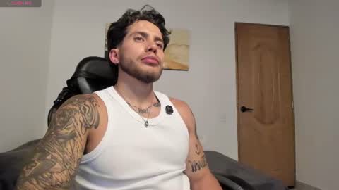Snapshot of sebastianortizm chatting on 07-19-26, 01:09 Lucian Sinclair online show from 07-19-26, 01:09