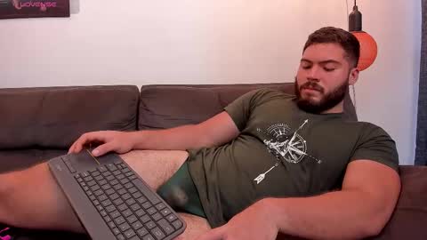 Snapshot of sebastianvilla__ chatting on 10-27-25, 10:14 Instagram jeanpaulfit online show from 10-27-25, 10:14