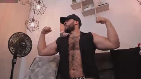 Snapshot of sebastianvilla__ chatting on 12-14-25, 09:08 Instagram jeanpaulfit online show from 12-14-25, 09:08