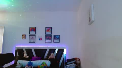 Snapshot of sebasxxl12 chatting on 03-19-26, 05:17 Sebas online show from 03-19-26, 05:17