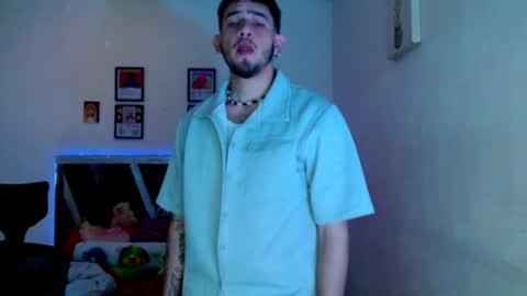Snapshot of sebasxxl12 chatting on 05-23-26, 02:06 Sebas online show from 05-23-26, 02:06