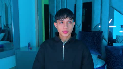 Snapshot of sebax_00 chatting on 09-18-25, 04:25 Sebastian online show from 09-18-25, 04:25
