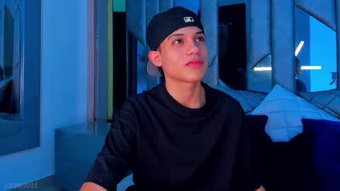 Snapshot of sebax_00 chatting on 09-23-25, 04:37 Sebastian online show from 09-23-25, 04:37