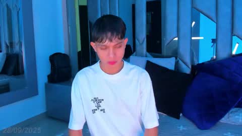 Snapshot of sebax_00 chatting on 09-28-25, 03:50 Sebastian online show from 09-28-25, 03:50