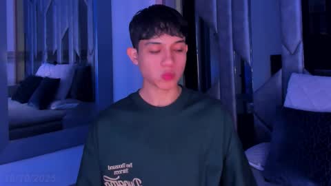 Snapshot of sebax_00 chatting on 10-19-25, 07:58 Sebastian online show from 10-19-25, 07:58
