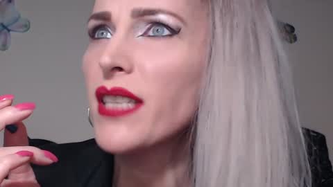 Snapshot of secoiya chatting on 01-23-25, 09:18 Emily online show from 01-23-25, 09:18