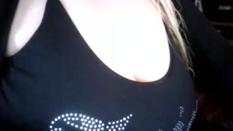 Snapshot of secret18slaveanon chatting on 05-15-26, 10:28 Sunny online show from 05-15-26, 10:28