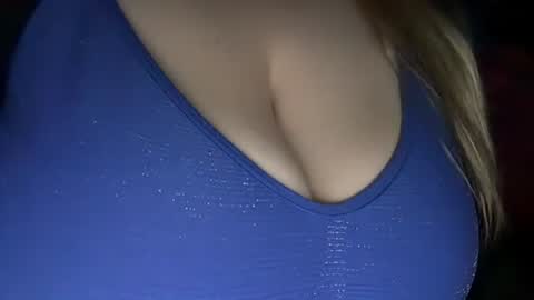 Snapshot of secret18slaveanon chatting on 05-20-26, 12:17 Sunny online show from 05-20-26, 12:17