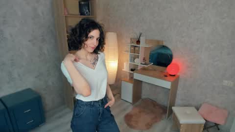 Mia online show from 05-15-26, 07:48