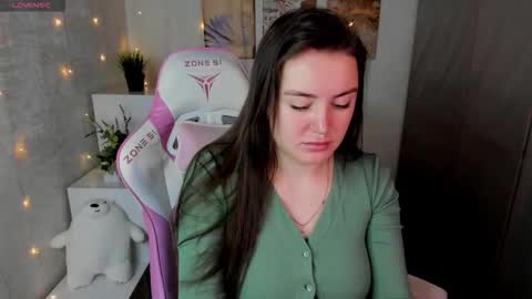 Snapshot of secret_goddes chatting on 10-13-25, 03:39 Catrin Mo Tu We Th Fr 5 GMT 3am-9am online show from 10-13-25, 03:39