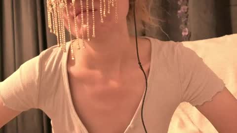 Snapshot of secretanni chatting on 05-28-26, 11:02 Anni online show from 05-28-26, 11:02