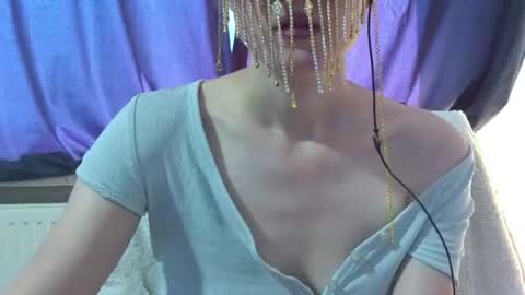 Snapshot of secretanni chatting on 06-21-26, 10:51 Anni online show from 06-21-26, 10:51