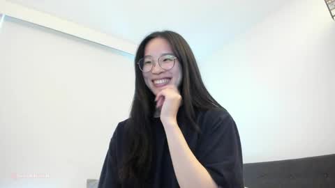 Snapshot of secretgirlfriendxo chatting on 05-09-26, 02:28 Angela online show from 05-09-26, 02:28