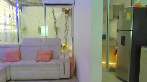 Snapshot of secrethause71605 chatting on 02-02-26, 09:13 NIKOL online show from 02-02-26, 09:13