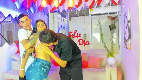 Snapshot of secrethause71605 chatting on 02-14-26, 09:44 NIKOL online show from 02-14-26, 09:44