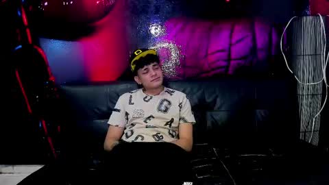 3some HORNY KIMGOOD GIRL LOOKING TO EXPERIENCE ALL KINDS OF SHOW online show from 03-09-25, 03:54