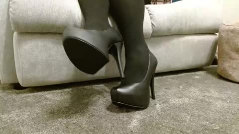 Snapshot of secretshoes chatting on 02-15-26, 07:32 Secret Shoes online show from 02-15-26, 07:32