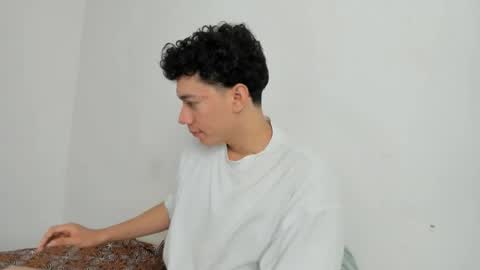 Snapshot of seder_4 chatting on 06-20-26, 06:22 Sebas online show from 06-20-26, 06:22