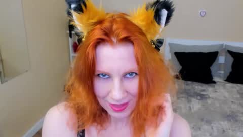 seductive_foxy_ online show from 02-12-26, 11:00