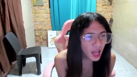 Snapshot of seductive_kylie chatting on 07-25-26, 03:59 seductive_kylie online show from 07-25-26, 03:59