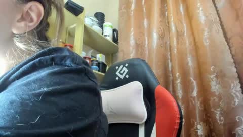 Snapshot of seductive_she_wolf chatting on 04-24-26, 12:35 seductive_she_wolf online show from 04-24-26, 12:35