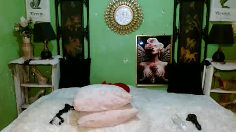 Snapshot of seductivecatxxx chatting on 05-11-26, 03:18 dyosa isabel online show from 05-11-26, 03:18