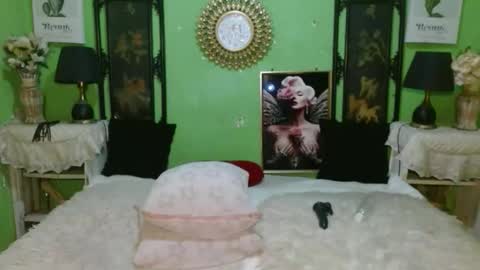 Snapshot of seductivecatxxx chatting on 05-24-26, 02:38 dyosa isabel online show from 05-24-26, 02:38