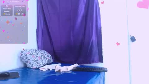 Snapshot of seductivespellvagina80 chatting on 11-19-25, 01:00 Estefany online show from 11-19-25, 01:00