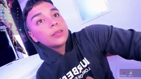 Snapshot of seductivo_jr chatting on 01-08-25, 04:34 seductivo online show from 01-08-25, 04:34