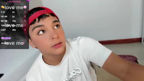 Snapshot of seductivo_jr chatting on 02-01-25, 03:19 seductivo online show from 02-01-25, 03:19