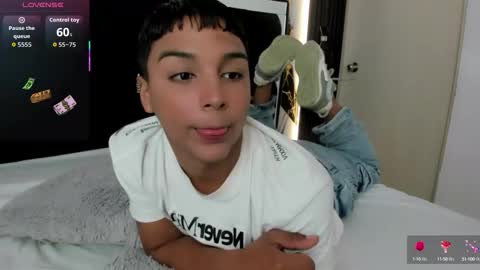 Snapshot of seductivo_jr chatting on 10-06-25, 03:48 seductivo online show from 10-06-25, 03:48
