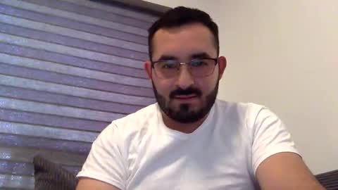Snapshot of seficha18 chatting on 05-23-26, 11:42 seficha18 online show from 05-23-26, 11:42