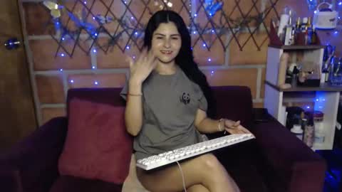 Snapshot of seleena_01 chatting on 10-28-25, 10:45 seleena_01 online show from 10-28-25, 10:45