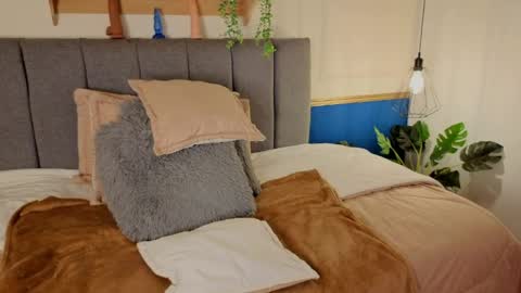 Call me S E L E N A   online show from 03-31-26, 07:25