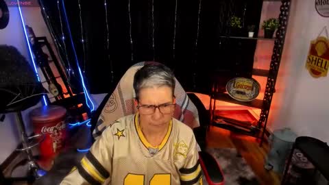 Selena online show from 11-04-25, 03:38