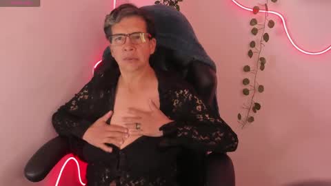 Selena online show from 04-16-26, 11:22