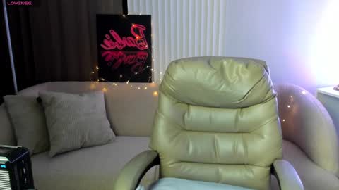 Snapshot of selena_grey_ chatting on 01-19-25, 01:00 Selena online show from 01-19-25, 01:00